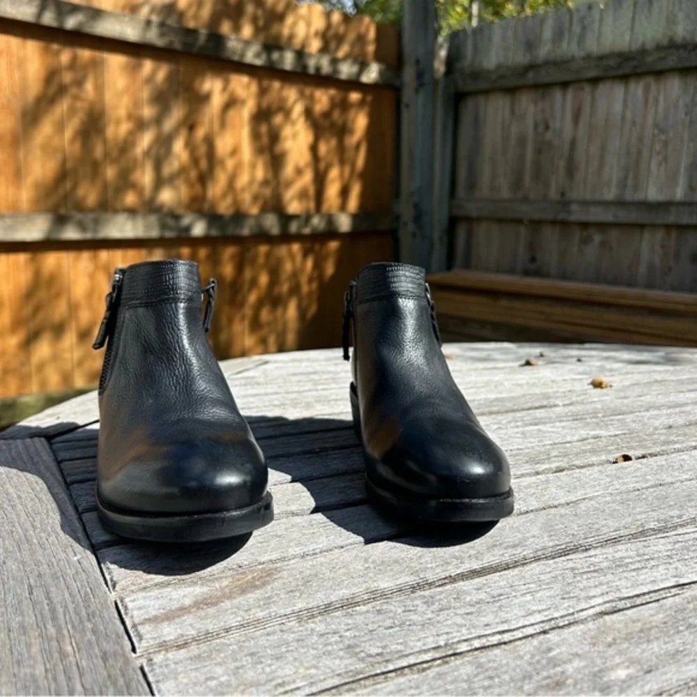 WOMEN'S SOFTWALK RUBI BOOTIES black size 7.5‎ N